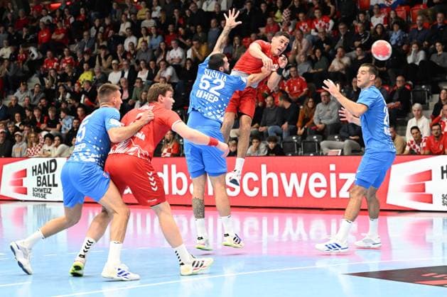 MURI BEI BERN, SWITZERLAND OCTOBER 30 Maros Luka of Switzerland c in action during the Handball international friendly Switzerland Croatia on October 30, 2025 in Muri bei Bern, Switzerland Muri bei Bern Die Mobiliar Arena Bern Switzerland Copyright: xJustPictures.ch ManuelxWinterbergerx jp-en-EuSpIm-MWI_4625