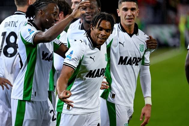 Sassuolo s Armand Gaetan LaurientÃ celebrates after scoring the goal during the Serie A Enilive soccer match between Cagliari Calcio and Sassuolo at the Unipol Domus in Cagliari, Sardinia - Thursday, 30 october 2025. - Soccer  Copyright: x Â®xGianlucaxZuddas LaPressex