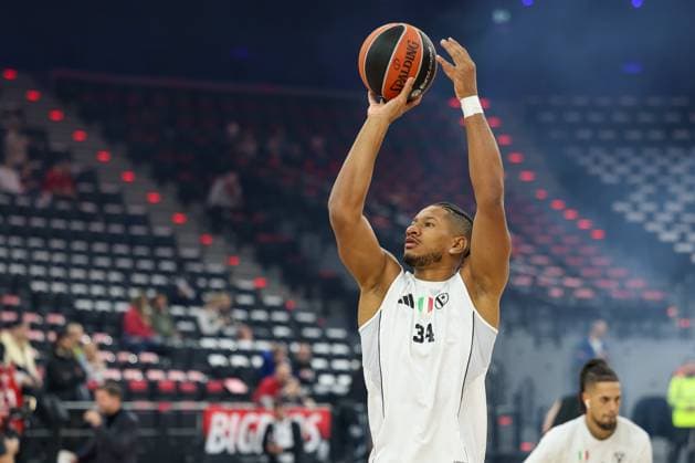 Karim Jallow Virtus Bologna, 34 warming up before the game, GER, FC Bayern Basketball vs Virtus Bologna, Basketball, Euroleague, Matchday 8, Season 2025 2026, 30 10 2025, GER, FC Bayern Basketball vs Virtus Bologna, Basketball, Euroleague, Matchday 8, Season 2025 2026, 30 10 2025 Munich Copyright: xEibner-Pressefoto JennixMaulx EP_JML