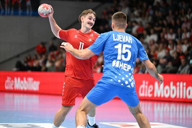 MURI BEI BERN, SWITZERLAND OCTOBER 30 Aellen Felix of Switzerland l against Leon Ljevar of Croatia r during the Handball international friendly Switzerland Croatia on October 30, 2025 in Muri bei Bern, Switzerland Muri bei Bern The Mobiliar Arena Bern Switzerland Copyright: xJustPictures.ch ManuelxWinterbergerx jp-en-EuSpIm-MWI_4650