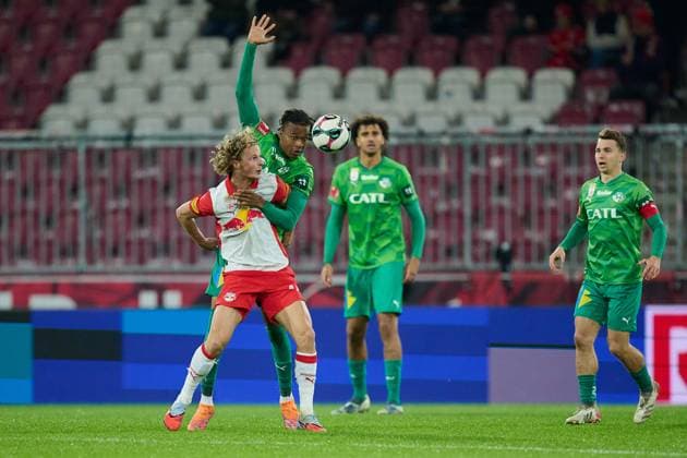 Salzburg, Austria October 30, 2025 ÖFB Cup 2025 2026 RB Salzburg vs WSG Tirol In the picture from left in the duel Ademola Ola Adebomi WSG , Maurits Kjaergaard RB Red Bull Arena Copyright: xFotostandx xWassmuth,xJUERGENxWASSMUTHx