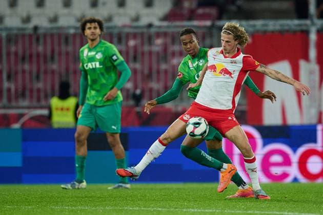 Salzburg, Austria October 30, 2025 ÖFB Cup 2025 2026 RB Salzburg vs WSG Tirol In the picture from left in the duel Ademola Ola Adebomi WSG , Maurits Kjaergaard RB Red Bull Arena Copyright: xFotostandx xWassmuth,xJUERGENxWASSMUTHx