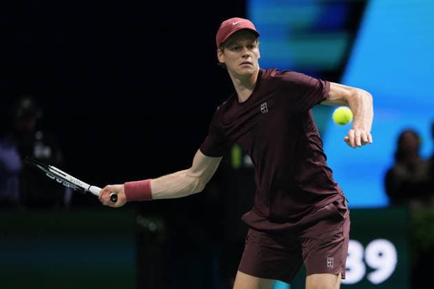October 30, 2025, Nanterre, Hauts De Seine, France: JANNIK SINNER (ITA) returns the ball to FRANCISCO CERUNDOLO (ARG) during the round of 16 of Rolex Paris Masters 1000 tournament at La Defense Arena Stadium - Nanterre - France Nanterre France - ZUMAp119 20251030_zaf_p119_064 Copyright: xPierrexSteveninx
