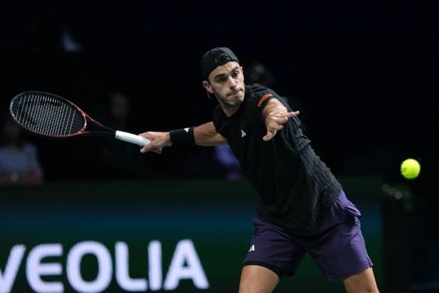 October 30, 2025, Nanterre, Hauts De Seine, France: FRANCISCO CERUNDOLO (ARG) returns the ball to JANNIK SINNER (ITA) during the round of 16 of Rolex Paris Masters 1000 tournament at La Defense Arena Stadium - Nanterre - France Nanterre France - ZUMAp119 20251030_zaf_p119_076 Copyright: xPierrexSteveninx