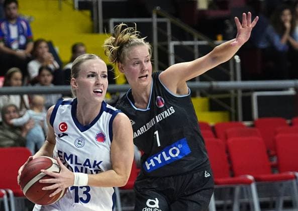 Emlak Konut v Saarlouis Royals - FIBA Europe Cup ISTANBUL, TURKIYE - OCTOBER 30: Petra Holesinska (13) of Emlak Konut action against Elina Koskimies (7) of Saarlouis Royals during the FIBA Europe Cup Group E week 4 basketball match between Emlak Konut and Saarlouis Royals at Ahmet Comert Sports Hall in Istanbul, Turkiye on October 30, 2025. Esra Bilgin Anadolu Istanbul Turkey. Editorial use only. Please get in touch for any other usage.  Copyright: x2025xAnadoluxEsraxBilginx