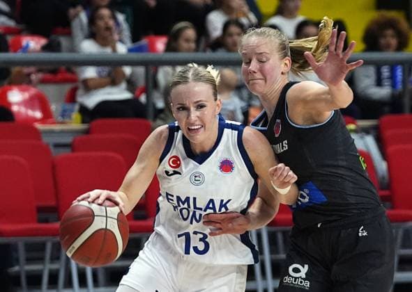Emlak Konut v Saarlouis Royals - FIBA Europe Cup ISTANBUL, TURKIYE - OCTOBER 30: Petra Holesinska (13) of Emlak Konut action against Elina Koskimies (7) of Saarlouis Royals during the FIBA Europe Cup Group E week 4 basketball match between Emlak Konut and Saarlouis Royals at Ahmet Comert Sports Hall in Istanbul, Turkiye on October 30, 2025. Esra Bilgin Anadolu Istanbul Turkey. Editorial use only. Please get in touch for any other usage.  Copyright: x2025xAnadoluxEsraxBilginx