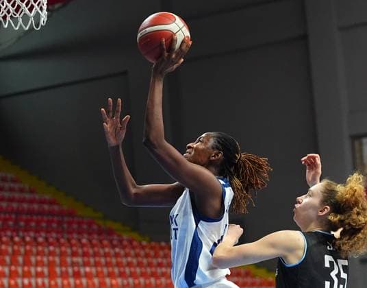 Emlak Konut v Saarlouis Royals - FIBA Europe Cup ISTANBUL, TURKIYE - OCTOBER 30: Astou Ndour of Emlak Konut action against Luize Sila (35) of Saarlouis Royals during the FIBA Europe Cup Group E week 4 basketball match between Emlak Konut and Saarlouis Royals at Ahmet Comert Sports Hall in Istanbul, Turkiye on October 30, 2025. Esra Bilgin Anadolu Istanbul Turkey. Editorial use only. Please get in touch for any other usage.  Copyright: x2025xAnadoluxEsraxBilginx