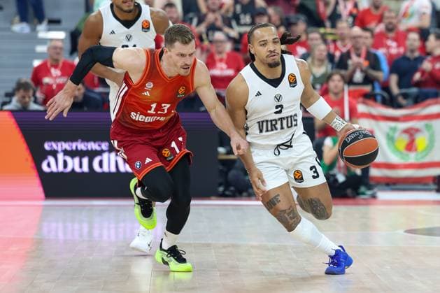 Carsen Edwards Virtus Bologna, 03 with Andreas Obst FC Bayern Basketball, 13 , GER, FC Bayern Basketball vs Virtus Bologna, Basketball, Euroleague, Matchday 8, Season 2025 2026, 30 10 2025, GER, FC Bayern Basketball vs Virtus Bologna, Basketball, Euroleague, Matchday 8, Season 2025 2026, 30 10 2025 Munich Copyright: xEibner-Pressefoto JennixMaulx EP_JML