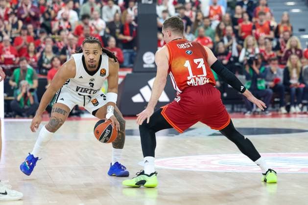 Carsen Edwards Virtus Bologna, 03 with Andreas Obst FC Bayern Basketball, 13 , GER, FC Bayern Basketball vs Virtus Bologna, Basketball, Euroleague, Matchday 8, Season 2025 2026, 30 10 2025, GER, FC Bayern Basketball vs Virtus Bologna, Basketball, Euroleague, Matchday 8, Season 2025 2026, 30 10 2025 Munich Copyright: xEibner-Pressefoto JennixMaulx EP_JML