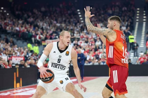 Alen Smailagic Virtus Bologna, 09 with Stefan Jovic FC Bayern Basketball, 16 , GER, FC Bayern Basketball vs Virtus Bologna, Basketball, Euroleague, Matchday 8, Season 2025 2026, 30 10 2025, GER, FC Bayern Basketball vs Virtus Bologna, Basketball, Euroleague, Matchday 8, Season 2025 2026, 30 10 2025 Munich Copyright: xEibner-Pressefoto JennixMaulx EP_JML