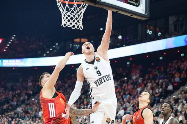 Alen Smailagic Virtus Bologna, 09 with Stefan Jovic FC Bayern Basketball, 16 , GER, FC Bayern Basketball vs Virtus Bologna, Basketball, Euroleague, Matchday 8, Season 2025 2026, 30 10 2025, GER, FC Bayern Basketball vs Virtus Bologna, Basketball, Euroleague, Matchday 8, Season 2025 2026, 30 10 2025 Munich Copyright: xEibner-Pressefoto JennixMaulx EP_JML