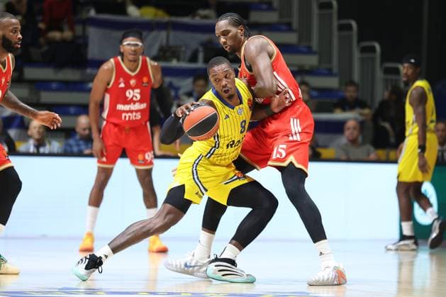 MACCABI vs CRVENA ZVEZDA LONNIE WALKER IV, basketball player of Maccabi, during the Euroleague match against Crvena zvezda, at Aleksandar Nikolic Hall. Belgrade, 30.10.2025. foto: Ivica Veselinov MN Press photo BASKETBALL, EUROLEAGUE, MACCABI, CRVENA ZVEZDA Belgrade Belgrade Arena Serbia Copyright: xMNxPressx