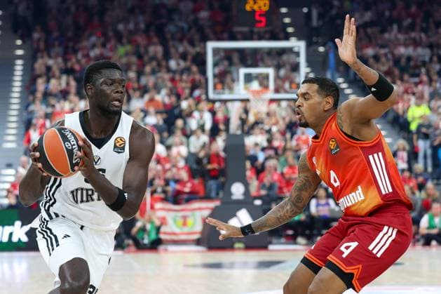 Mouhamet Diouf Virtus Bologna, 35 with Xavier Rathan Mayes FC Bayern Basketball, 04 , GER, FC Bayern Basketball vs Virtus Bologna, Basketball, Euroleague, Matchday 8, Season 2025 2026, 30 10 2025, GER, FC Bayern Basketball vs Virtus Bologna, Basketball, Euroleague, Matchday 8, Season 2025 2026, 30 10 2025 Munich Copyright: xEibner-Pressefoto JennixMaulx EP_JML