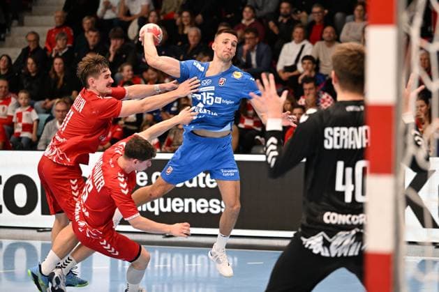 MURI BEI BERN, SWITZERLAND OCTOBER 30 Leon Ljevar of Croatia c against Aellen Felix of Switzerland c , Leopold Noam of Switzerland l and Seravalli Mathieu of Switzerland r during the Handball international friendly Switzerland Croatia on October 30, 2025 in Muri bei Bern, Switzerland Muri bei Bern The Mobiliar Arena Bern Switzerland Copyright: xJustPictures.ch ManuelxWinterbergerx jp-en-EuSpIm-MWI_4790