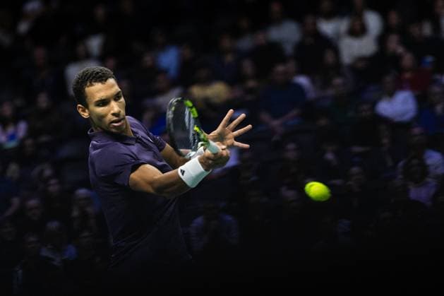 Rolex Paris Masters 2025 - Day Four Felix Auger-Aliassime (CAN) plays against Daniel Altmaier (GER) in his men s singles match on day four of the Paris ATP, Tennis Herren Masters 1000 tennis tournament at the Paris La Defense Arena in Nanterre, on the outskirts of Paris. Paris France  Copyright: xIbrahimxEzzatx originalFilename:ezzat-notitle251030_npB32.jpg