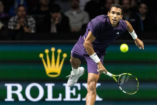 Rolex Paris Masters 2025 - Day Four Felix Auger-Aliassime (CAN) plays against Daniel Altmaier (GER) in his men s singles match on day four of the Paris ATP, Tennis Herren Masters 1000 tennis tournament at the Paris La Defense Arena in Nanterre, on the outskirts of Paris. Paris France  Copyright: xIbrahimxEzzatx originalFilename:ezzat-notitle251030_npHhG.jpg