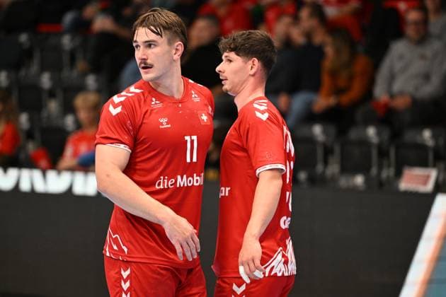 MURI BEI BERN, SWITZERLAND OCTOBER 30 Aellen Felix of Switzerland l talking with his Teammate during the Handball international friendly Switzerland Croatia on October 30, 2025 in Muri bei Bern, Switzerland Muri bei Bern Die Mobiliar Arena Bern Switzerland Copyright: xJustPictures.ch ManuelxWinterbergerx jp-en-EuSpIm-MWI_4755