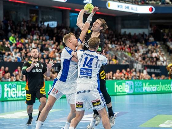 Juri Knorr Germany, 15 in duel with Omar Ingi Magnusson Iceland, 14 , Germany vs Iceland, handball, international match, men, season 2025 2026, 30 10 2025, Germany vs Iceland, handball, international match, men, season 2025 2026, 30 10 2025 Nuremberg Copyright: xEibner-Pressefoto MichaelxSchmidx EP_MST