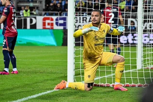 Elia Caprile of Cagliari Calcio during Cagliari Calcio vs US Sassuolo, Italian soccer Serie A match in Cagliari, Italy, October 30 2025  Copyright: xLuigixCanu IPAxSportx xipa-agency.netx xx IPA_67285961 IPA_Agency_IPA67285961