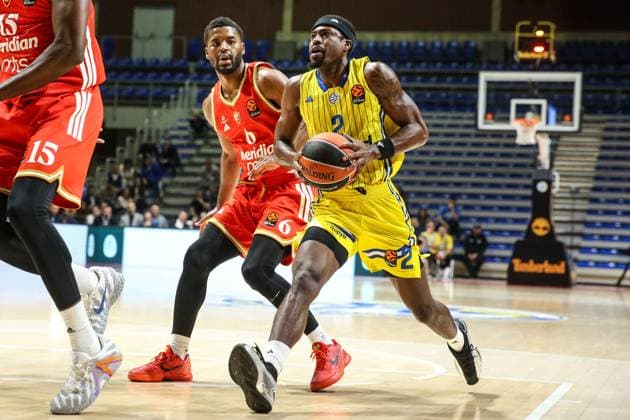 Maccabi Tel Aviv v KK Crvena zvezda - Turkish Airlines EuroLeague BELGRADE, SERBIA - OCTOBER 30: Jimmy Clack (2) of Maccabi Tel Aviv in action during Turkish Airlines EuroLeague basketball match between Maccabi Tel Aviv and KK Crvena zvezda at Aleksandar Nikolic Hall in Belgrade, Serbia on October 30, 2025. Filip Stevanovic Anadolu Belgrade Serbia. Editorial use only. Please get in touch for any other usage.  Copyright: x2025xAnadoluxFilipxStevanovicx