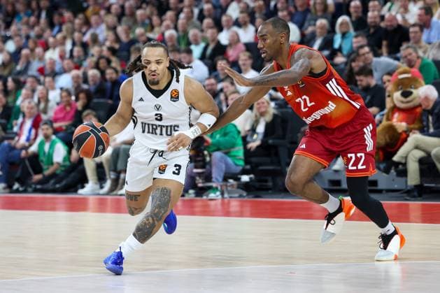 Carsen Edwards Virtus Bologna, 03 with Isiaha Mike FC Bayern Basketball, 22 , GER, FC Bayern Basketball vs Virtus Bologna, Basketball, Euroleague, Matchday 8, Season 2025 2026, 30 10 2025, GER, FC Bayern Basketball vs Virtus Bologna, Basketball, Euroleague, Matchday 8, Season 2025 2026, 30 10 2025 Munich Copyright: xEibner-Pressefoto JennixMaulx EP_JML