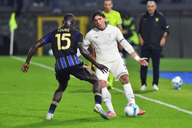 Luca Pellegrini (Lazio) Idrissa Toure (Pisa) during Pisa SC vs SS Lazio, Italian soccer Serie A match in Pisa, Italy, October 30 2025  Copyright: xGabrielexMasotti IPAxSportx xipa-agency.netx xx IPA_67286902 IPA_Agency_IPA67286902