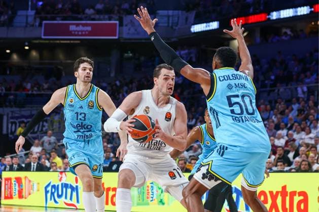 30th October 2025; Movistar Arena; Madrid, Spain; Turkish Airlines Euroleague Basketball; Spain, Real Madrid vs Fenerbahce Beko Istanbul; Mario Hezonja (Real Madrid) Euroleague Basketball Real Madrid vs Fenerbahce 900 Cordon Press  900 CordonxPress LOF - Euroleague Basketball Real Madrid vs Fenerbahce