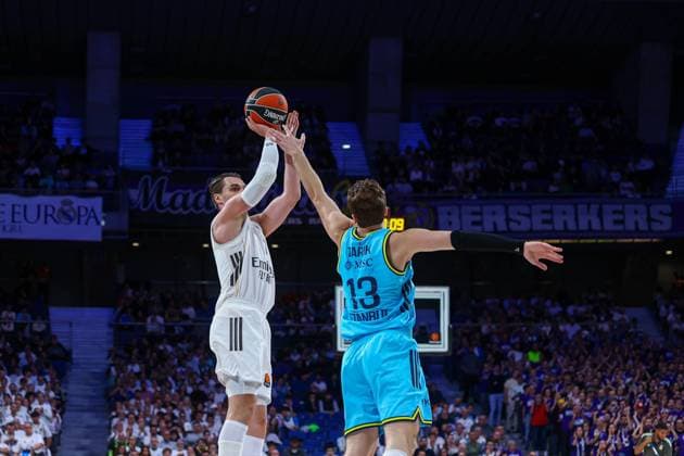 30th October 2025; Movistar Arena; Madrid, Spain; Turkish Airlines Euroleague Basketball; Spain, Real Madrid vs Fenerbahce Beko Istanbul; Mario Hezonja (Real Madrid) Euroleague Basketball Real Madrid vs Fenerbahce 900 Cordon Press  900 CordonxPress LOF - Euroleague Basketball Real Madrid vs Fenerbahce