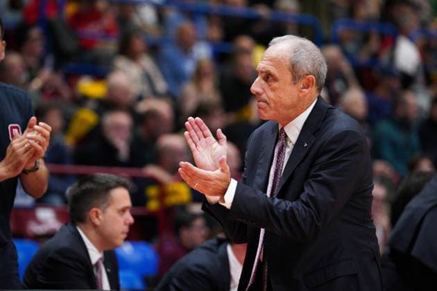 EA7 Emporio Armani Milano vs. Paris Basketball, nella foto Head Coach Ettore Messina (EA7 Emporio Armani Milano) during EA7 Emporio Armani Milano vs Paris Basketball, Basketball Euroleague match in Assago (MI), Italy, October 30 2025  Copyright: xSimonexLucarelli IPAxSportx xipa-agency.netx xx IPA_67287157 IPA_Agency_IPA67287157