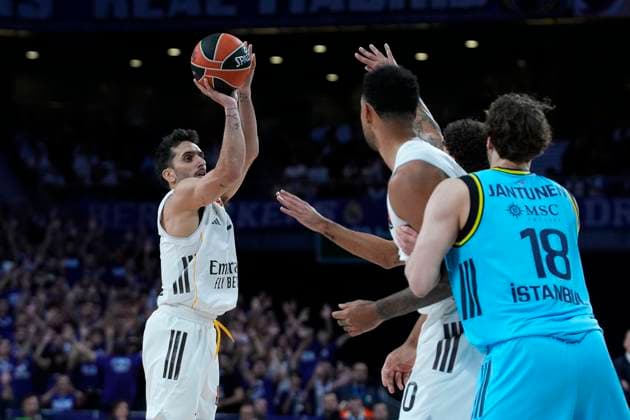 REAL MADRID v FENERBAHCE BEKO ISTANBUL. EUROLEAGUE 2025 2026. REGULAR SEASON. ROUND 8. Real Madrid s Facundo Campazzo during Euroleague Regular Season Round 8 match. October 30, 2025. (ALTERPHOTOS Acero) MadridSpain  Copyright: xAcerox