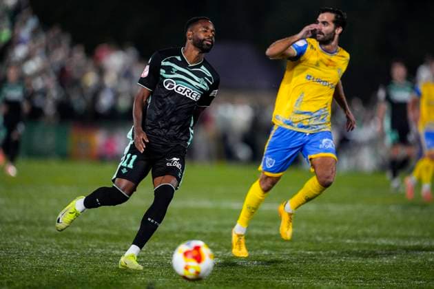 October 30, 2025, Cordoba, Cordoba, SPAIN: Cedric Bakambu of Real Betis in action during the Copa del Rey, first round, football match played between Atletico Palma del Rio and Real Betis at Sergio Leon stadium on October 30, 2025, in Cordoba, Spain. Cordoba SPAIN - ZUMAa181 20251030_zaa_a181_021 Copyright: xJoaquinxCorcherox