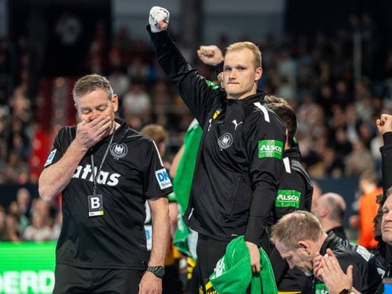 David Spaeth Germany, 01 cheers Andreas Wolff Germany, 33, Germany vs Iceland, handball, national match, men, season 2025 2026, 30 10 2025, Germany vs Iceland, handball, national match, men, season 2025 2026, 30 10 2025 Nuremberg Copyright: xEibner-Pressefoto MichaelxSchmidx EP_MST