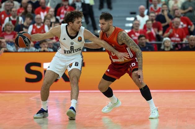 Alessandro Pajola Virtus Bologna, 06 with Stefan Jovic FC Bayern Basketball, 16 , GER, FC Bayern Basketball vs Virtus Bologna, Basketball, Euroleague, Matchday 8, Season 2025 2026, 30 10 2025, GER, FC Bayern Basketball vs Virtus Bologna, Basketball, Euroleague, Matchday 8, Season 2025 2026, 30 10 2025 Munich Copyright: xEibner-Pressefoto JennixMaulx EP_JML
