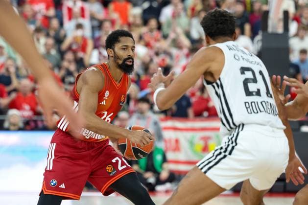 Spencer Dinwiddie FC Bayern Basketball, 26 with Derrick Alston Jr Virtus Bologna, 21 , GER, FC Bayern Basketball vs Virtus Bologna, Basketball, Euroleague, Matchday 8, Season 2025 2026, 30 10 2025, GER, FC Bayern Basketball vs Virtus Bologna, Basketball, Euroleague, Matchday 8, Season 2025 2026, 30 10 2025 Munich Copyright: xEibner-Pressefoto JennixMaulx EP_JML