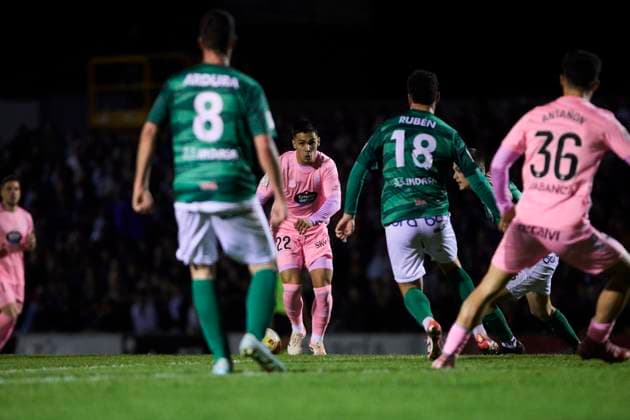 Puerto de Vega CF v RC Celta - Copa del Rey ASTURIAS, SPAIN - OCTOBER 30: Hugo Sotelo of RC Celta de Vigo in action during the Copa del Rey first round match between Puerto de Vega CF and RC Celta at Campo Municipal El Pardo on October 30, 2025 in Asturias, Spain. (Photo by Diego Simon Photo Players Images Magara Press) Asturias Estadio Municipal El Pardo Spain Copyright: xDiegoxSimonx