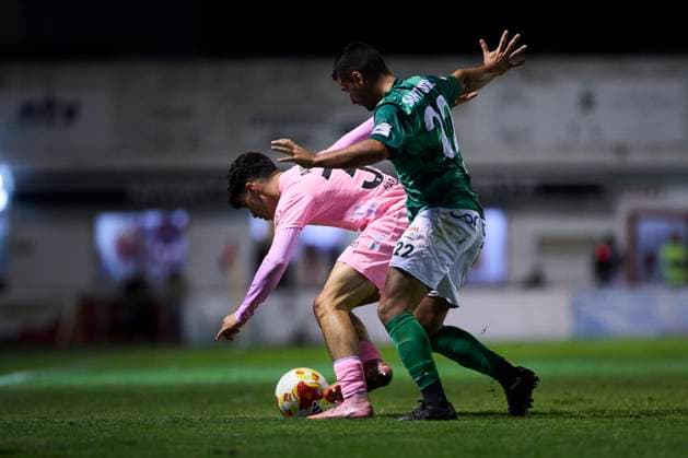 Puerto de Vega CF v RC Celta - Copa del Rey ASTURIAS, SPAIN - OCTOBER 30: Andres Antanon of RC Celta de Vigo competes for the ball during the Copa del Rey first round match between Puerto de Vega CF and RC Celta at Campo Municipal El Pardo on October 30, 2025 in Asturias, Spain. (Photo by Diego Simon Photo Players Images Magara Press) Asturias Estadio Municipal El Pardo Spain Copyright: xDiegoxSimonx