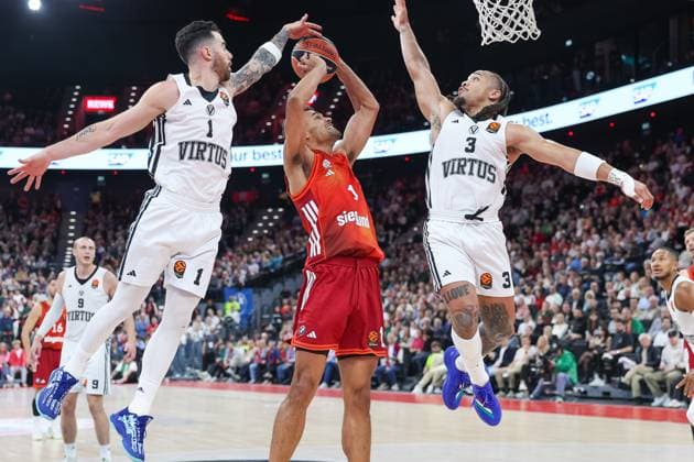 Oscar da Silva FC Bayern Basketball, 01 with Carsen Edwards Virtus Bologna, 03 and Luca Vildoza Virtus Bologna, 01 , GER, FC Bayern Basketball vs Virtus Bologna, Basketball, Euroleague, Matchday 8, Season 2025 2026, 30 10 2025, GER, FC Bayern Basketball vs Virtus Bologna, Basketball, Euroleague, Matchday 8, Season 2025 2026, 30 10 2025 Munich Copyright: xEibner-Pressefoto JennixMaulx EP_JML