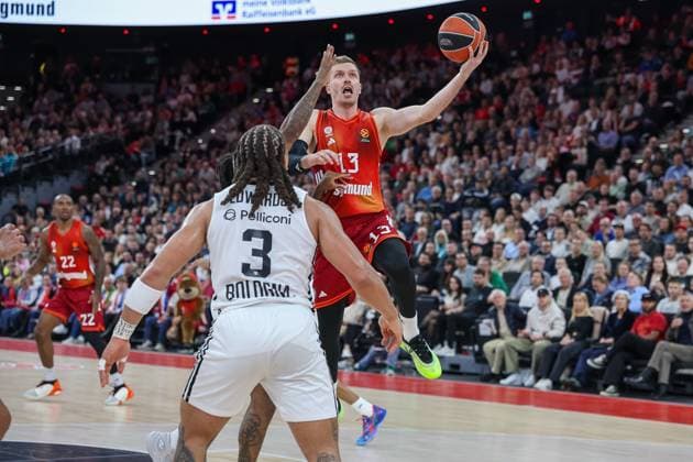 Andreas Obst FC Bayern Basketball, 13 with Carsen Edwards Virtus Bologna, 03 , GER, FC Bayern Basketball vs Virtus Bologna, Basketball, Euroleague, Matchday 8, Season 2025 2026, 30 10 2025, GER, FC Bayern Basketball vs Virtus Bologna, Basketball, Euroleague, Matchday 8, Season 2025 2026, 30 10 2025 Munich Copyright: xEibner-Pressefoto JennixMaulx EP_JML