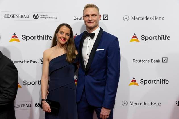 Olympiasieger Rudern Oliver ZEIDLER (re.) mit Freundin Sofia MAEKIN (li.) zu Gast beim 54. Ball des Sports der Stiftung Deutsche Sporthilfe, am 22.02.2025 in der F e s t h a l l e in Frankfurt am Main Deutschland. Â *** Olympic rowing champion Oliver ZEIDLER re with girlfriend Sofia MAEKIN li at the 54 Ball des Sports of the Stiftung Deutsche Sporthilfe, on 22 02 2025 in the F e s t h a l l e in Frankfurt am Main Germany Â