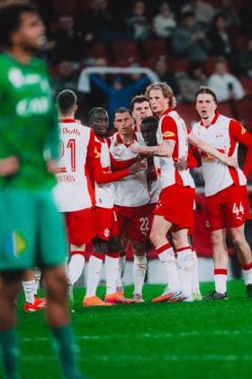 FC Red Bull Salzburg v WSG Tirol OEFB-UNIQA- 3rd round SALZBURG, AUSTRIA - OCTOBER 30: the team of FC Red Bull Salzburg celebrating a goal during the OEFB-UNIQA-Cup 3rd round match between FC Red Bull Salzburg v WSG Tirol on October 30, 2025 in Salzburg, Austria. Copyright: xAndreasxSchaadx-xFCxRedxBullxSalzburgx RBS__AS29989