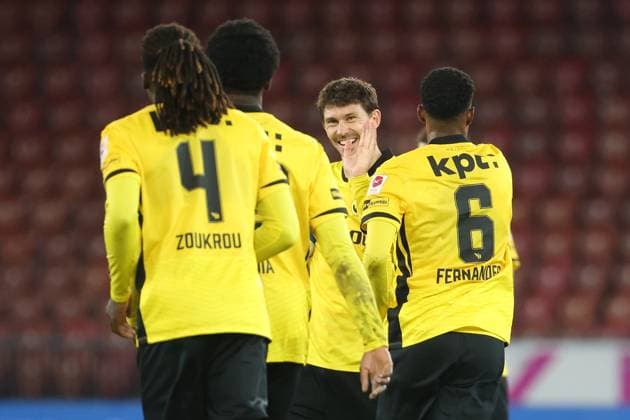 Grasshopper Young Boys Goal celebration Christian Fassnacht YB 30 10 2025 Stadion Letzigrund , SWITZERLAND, Season 2025 2026 Men Soccer Super League Grasshopper Club Zuerich BSC Young Boys Bern Goal celebration Christian Fassnacht YB with Tanguy Zoukrou and Edimilson Fernandes