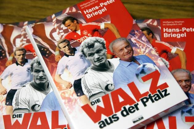 30 10 2025, xrekx, football book presentation, Hans Peter Briegel Die Walz aus der Pfalz v l DFL DFB REGULATIONS PROHIBIT ANY USE OF PHOTOGRAPHS as IMAGE SEQUENCES and or QUASI VIDEO Frankweiler