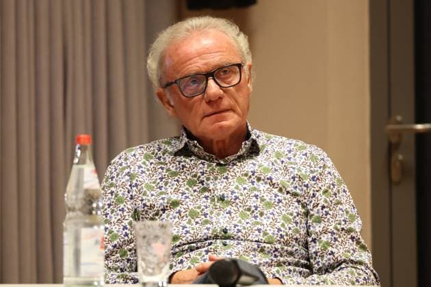 30 10 2025, xrekx, football book presentation, Hans Peter Briegel Die Walz aus der Pfalz v l Hans Peter Briegel DFL DFB REGULATIONS PROHIBIT ANY USE OF PHOTOGRAPHS as IMAGE SEQUENCES and or QUASI VIDEO Frankweiler