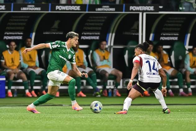 ALLIANZ PARQUE Sao Paulo (SP), 10 30 2025 - COPA LIBERTADORES DE AMERICA PALMEIRAS X LDU (EQU) - Palmeiras player Ramon Sosa during the match between PALMEIRAS X LDU (EQU), valid for the second leg of the Copa Libertadores de America semi-final, held at Allianz Parque, on the evening of Thursday, October 30 (Photo: Eduardo Carmim Photo Premium SPP) 30930 (Eduardo Carmim, Eduardo Carmim SPP) Copyright: xEduardoxCarmim,xEduardoxCarmimx xSPPx spp-en-EdCaEdCa-libertadores_palmeiras_ldu_equ_319769