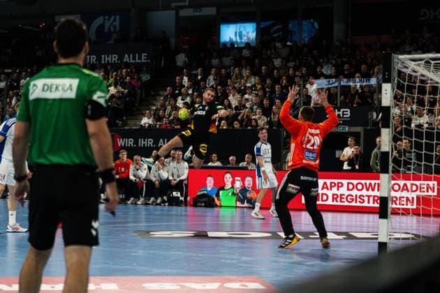 Lukas Mertens 36 Germany throws on goal while Odinn Thor Rikhardsson 2 Iceland and Viktor Gisli Hallgrimsson 16 Iceland defend Lukas Mertens 36 Germany throws on goal Copyright: xspeedshotx