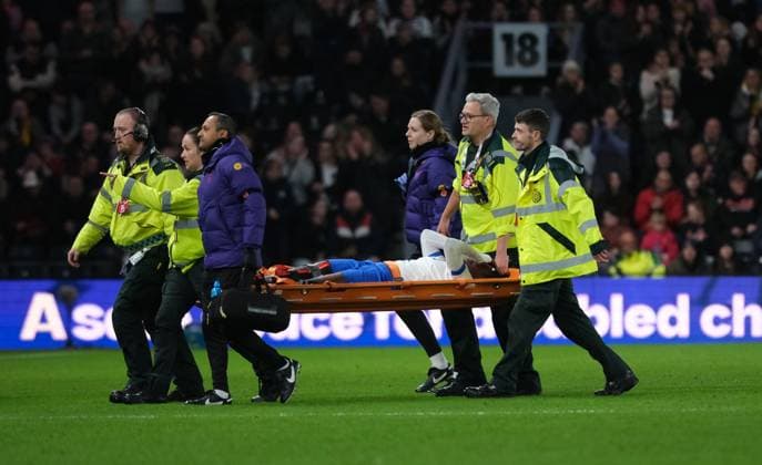 October 28, 2025, Derby, United Kingdom: Michelle Agyemang of England stretchered off during the Women™s International Friendly, Länderspiel, Nationalmannschaft football match between England and Australia at the pride park stadium. Final score; England 3-0 Australia Derby United Kingdom - ZUMAs197 20251028_aaa_s197_852 Copyright: xPaulxBonserx
