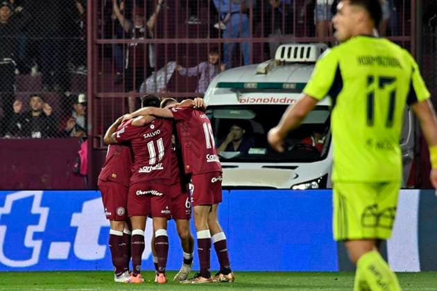 Futbol, Lanus vs Universidad de Chile. Copa Sudamericana 2025. El jugador de Lanus, Rodrigo Castillo, celebra con sus companeros su gol contra Universidad de Chile durante del partido de vuelta de la semifinal de Copa Sudamericana disputado en el Estadio Ciudad de Lanus en Lanus, Argentina. 30 10 2025 Juan Baez Fotobaires Photosport Football, Lanus vs Universidad de Chile. 2025 Copa Sudamericana Championship. Lanus player, Rodrigo Castillo, celebrate with teammates scoring against Universidad de Chile during a Copa Sudamericana Championship semifinal, second leg match at the Estadio Ciudad de Lanus in Lanus, Argentina. 30 10 2025 Juan Baez Fotobaires Photosport Lanus vs Universidad de Chile, Copa Sudamericana 2025