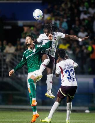 Match between Palmeiras x LDU Sao Paulo (SP) 10 30 2025 - Football Palmeiras x LDU - Player, during the match between Palmeiras and LDU, valid for the 2nd game of the Copa Libertadores semi-final, held at Allianz Parque, this Thursday (30). Sao Paulo Brasil Copyright: xAbraaoxSoaresx