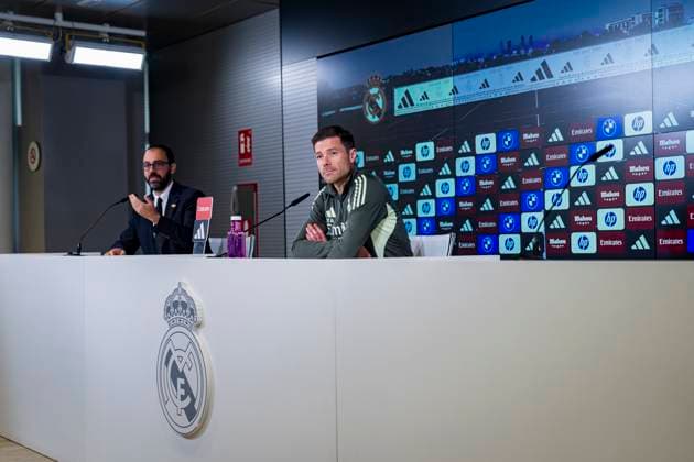 Real Madrid press conference, PK, Pressekonferenz Xabi Alonso, head coach of Real Madrid, speaks during the Press Conference ahead of their LaLiga EA Sports match against Valencia CF at Ciudad Real Madrid on October 31, 2025 in Madrid, Spain. Valdebebas Ciudad Real Madrid Madrid Spain Copyright: xAlbertoxGardinx AGardin_20251031_Foot_Liga_ReaMad_PC_0008