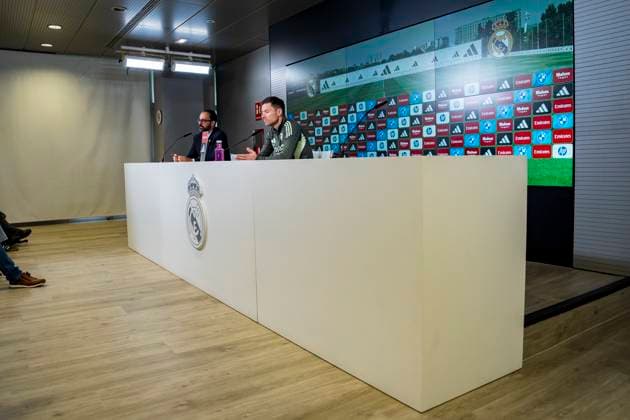 Real Madrid press conference, PK, Pressekonferenz Xabi Alonso, head coach of Real Madrid, speaks during the Press Conference ahead of their LaLiga EA Sports match against Valencia CF at Ciudad Real Madrid on October 31, 2025 in Madrid, Spain. Valdebebas Ciudad Real Madrid Madrid Spain Copyright: xAlbertoxGardinx AGardin_20251031_Foot_Liga_ReaMad_PC_0017